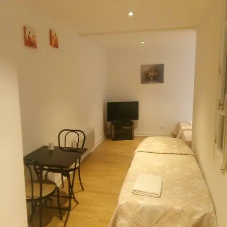 Hotel Croix Des Nordistes 2* Lourdes